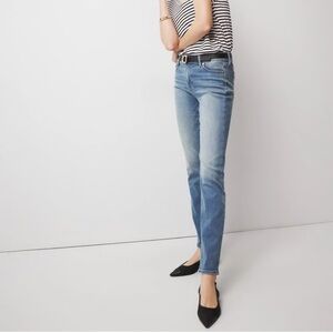 White House Black Market Mid Rise slim medium Wash jeans sz 0P new